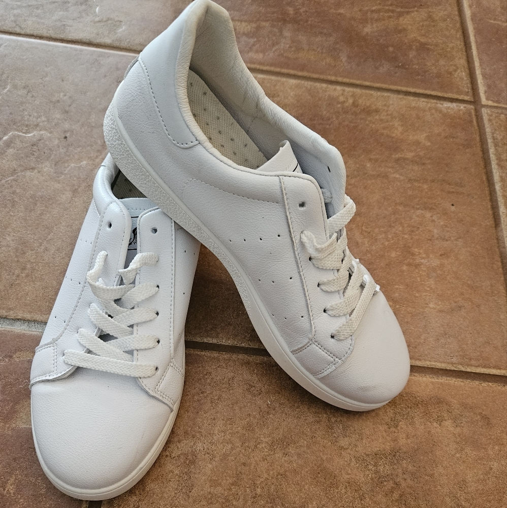 WHITE SNEAKERS